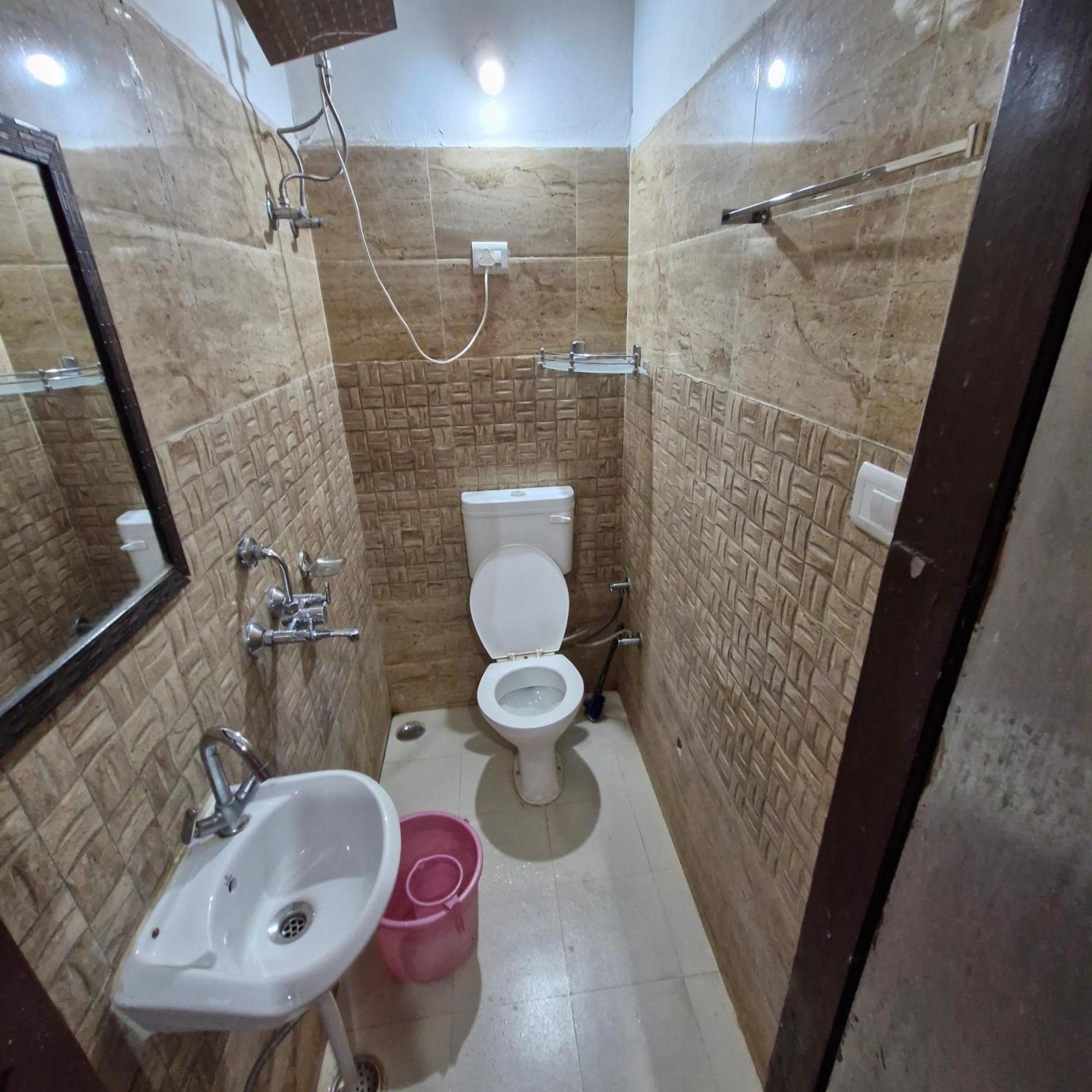 Saatvik Homestay Катра Номер фото
