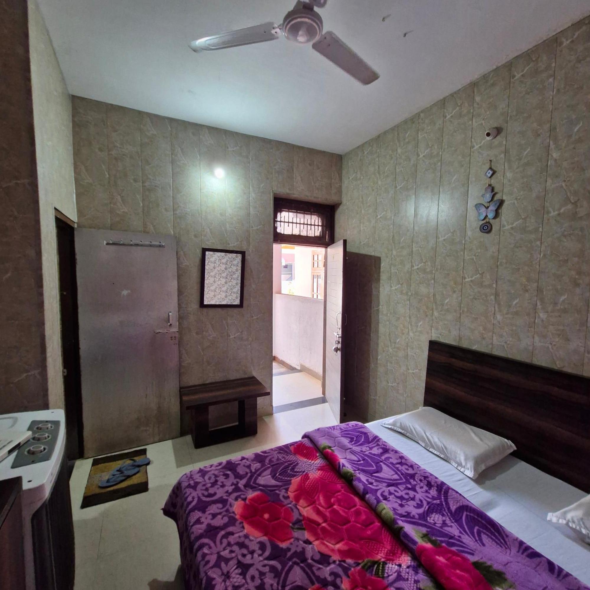 Saatvik Homestay Катра Номер фото