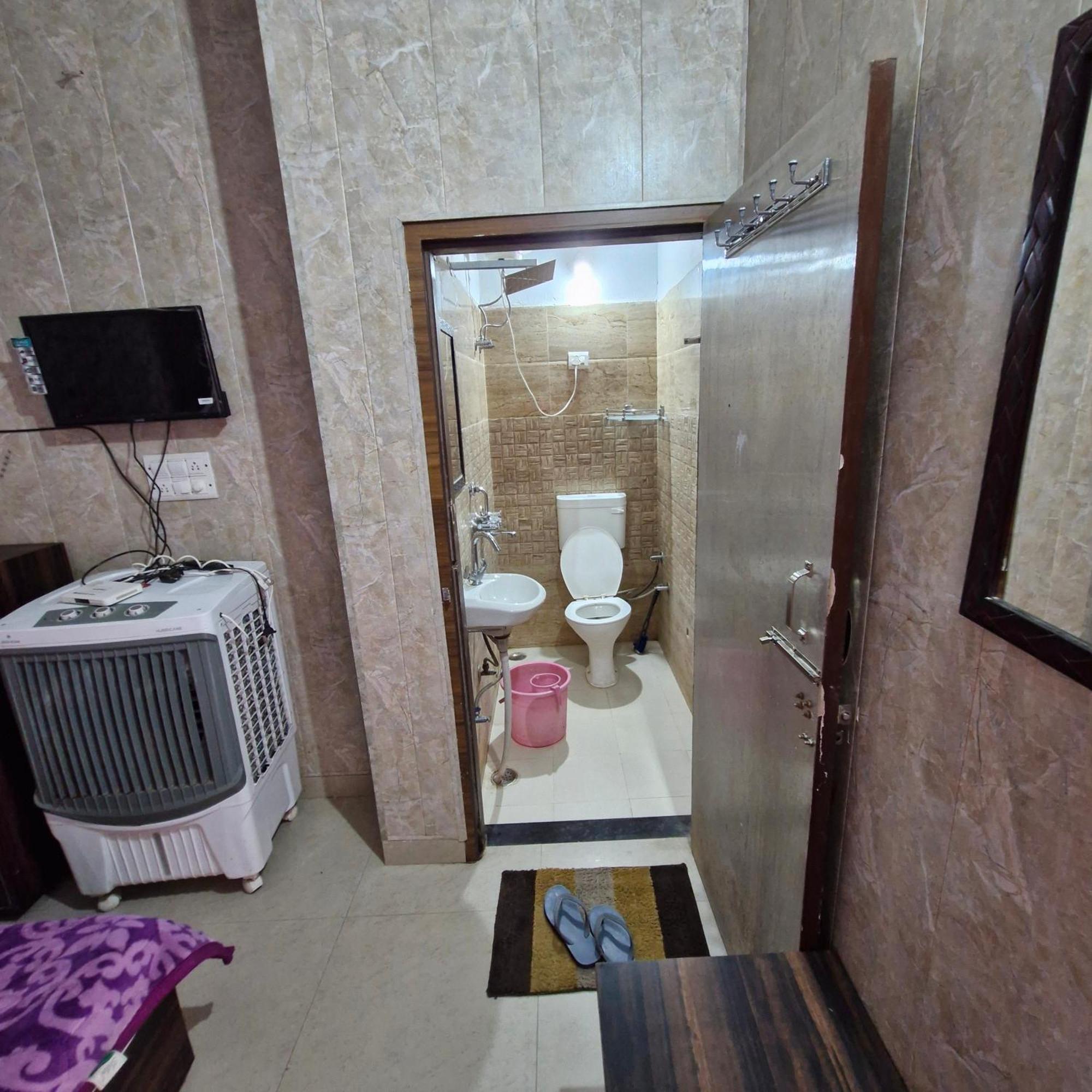 Saatvik Homestay Катра Номер фото