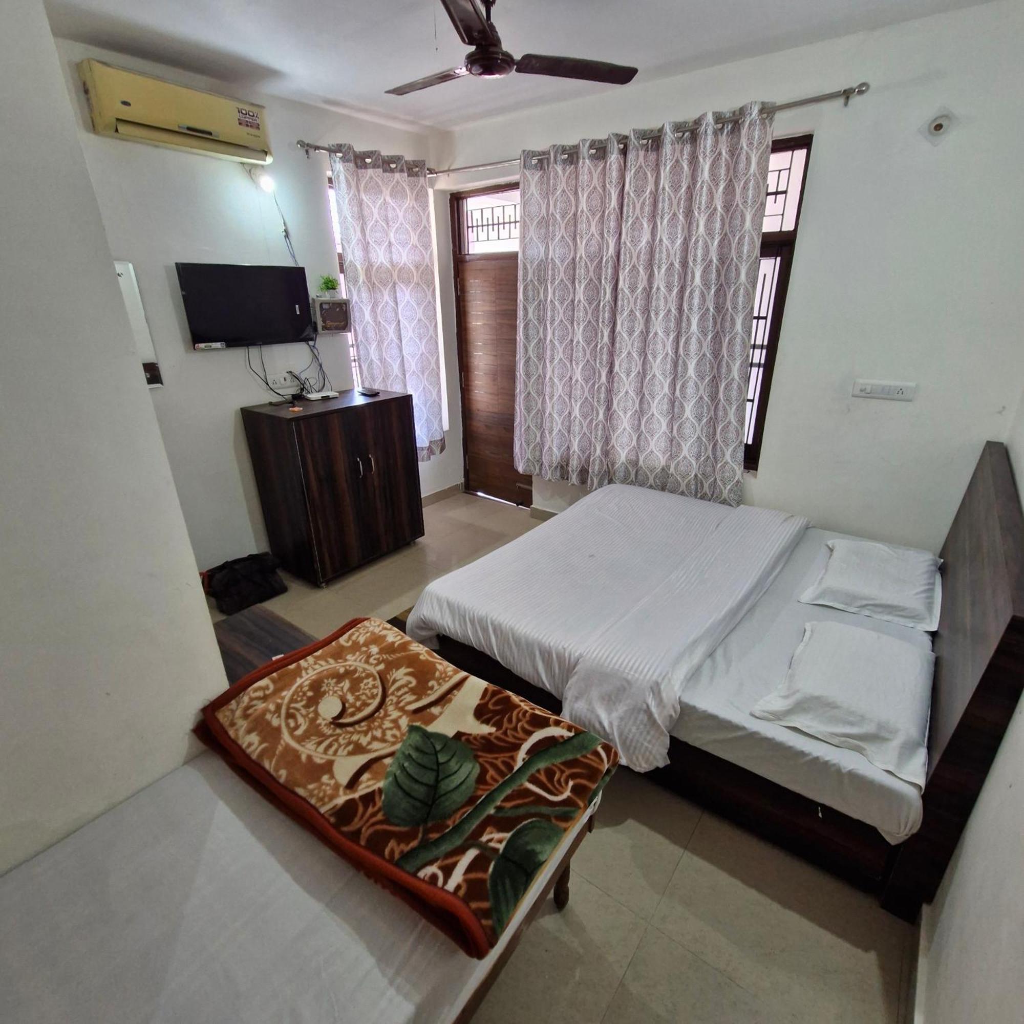 Saatvik Homestay Катра Номер фото