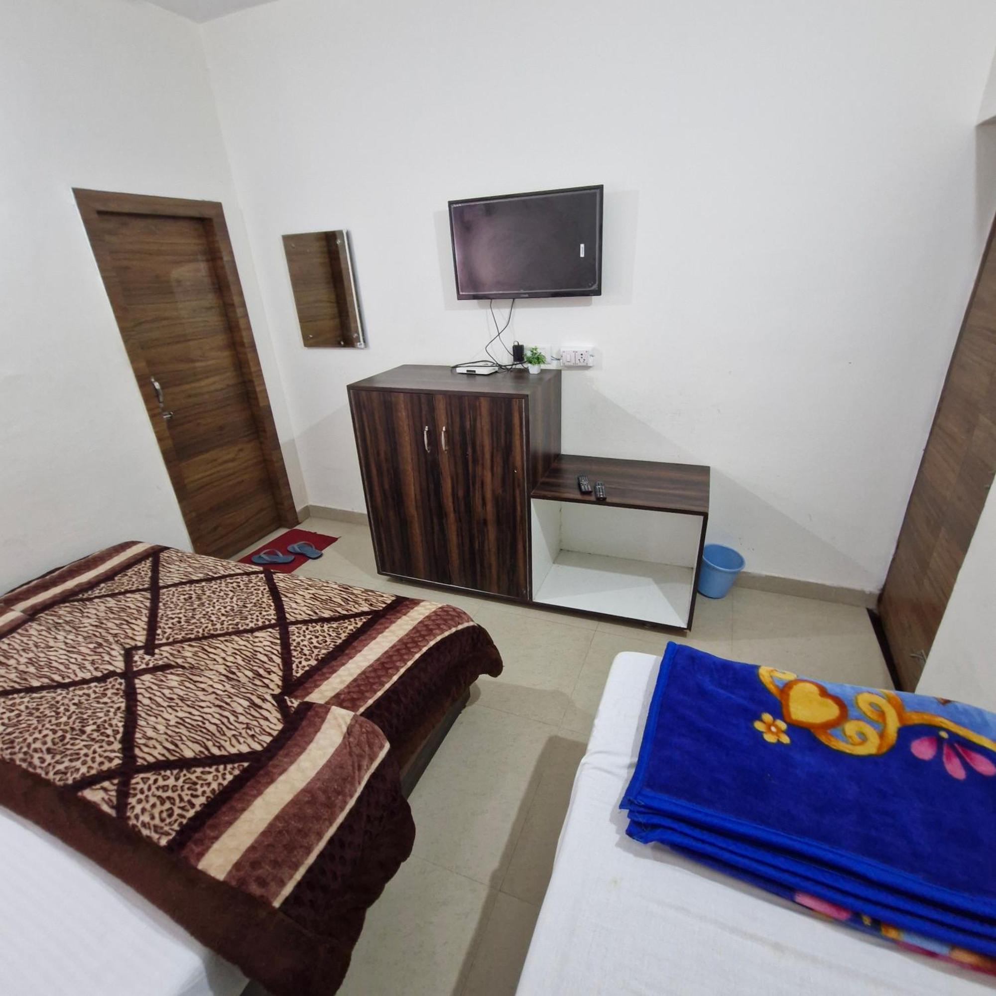 Saatvik Homestay Катра Экстерьер фото