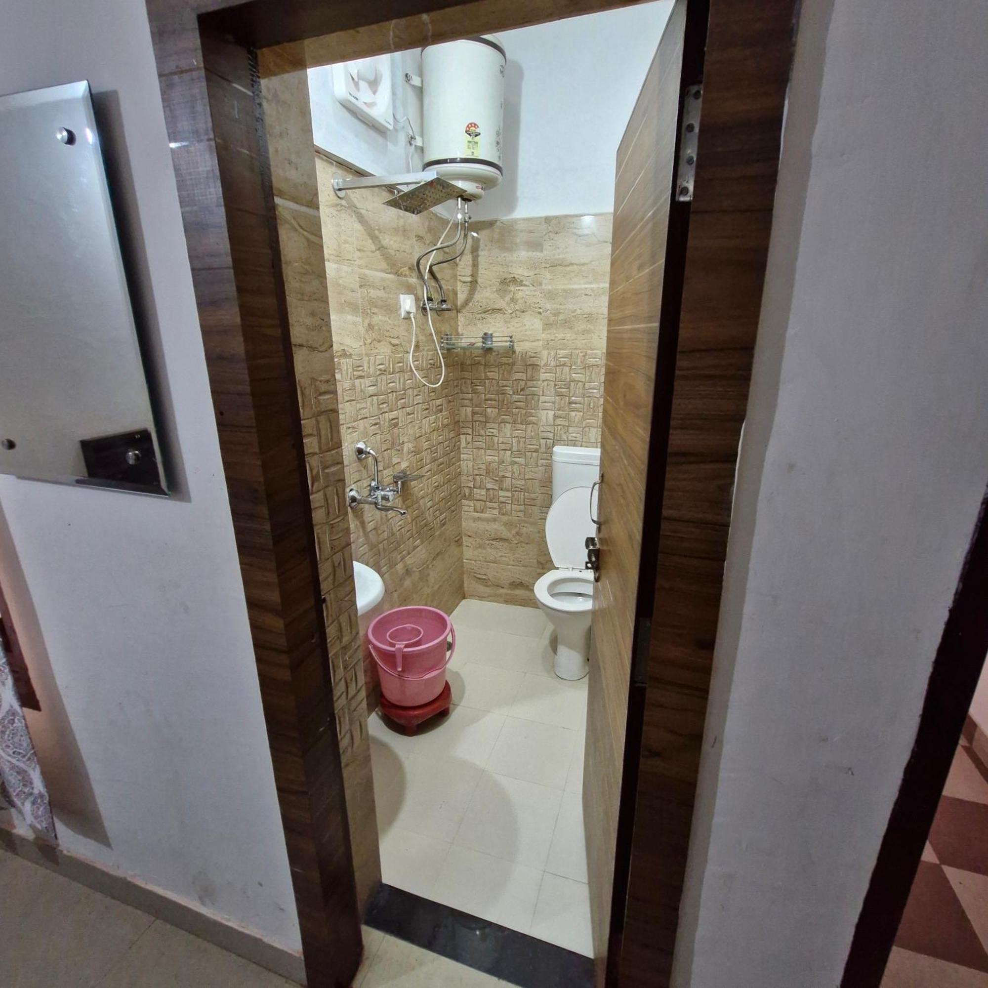 Saatvik Homestay Катра Номер фото
