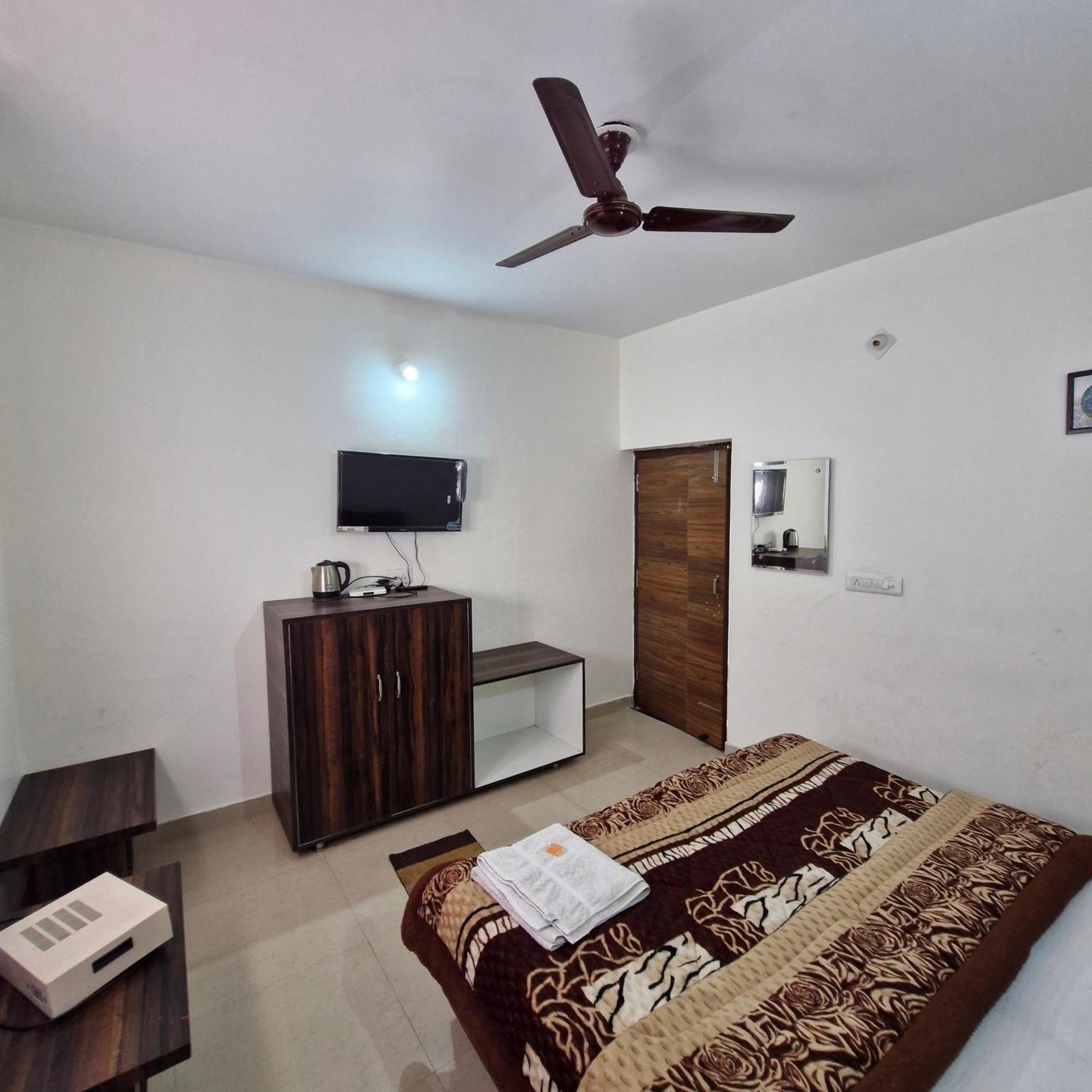 Saatvik Homestay Катра Экстерьер фото