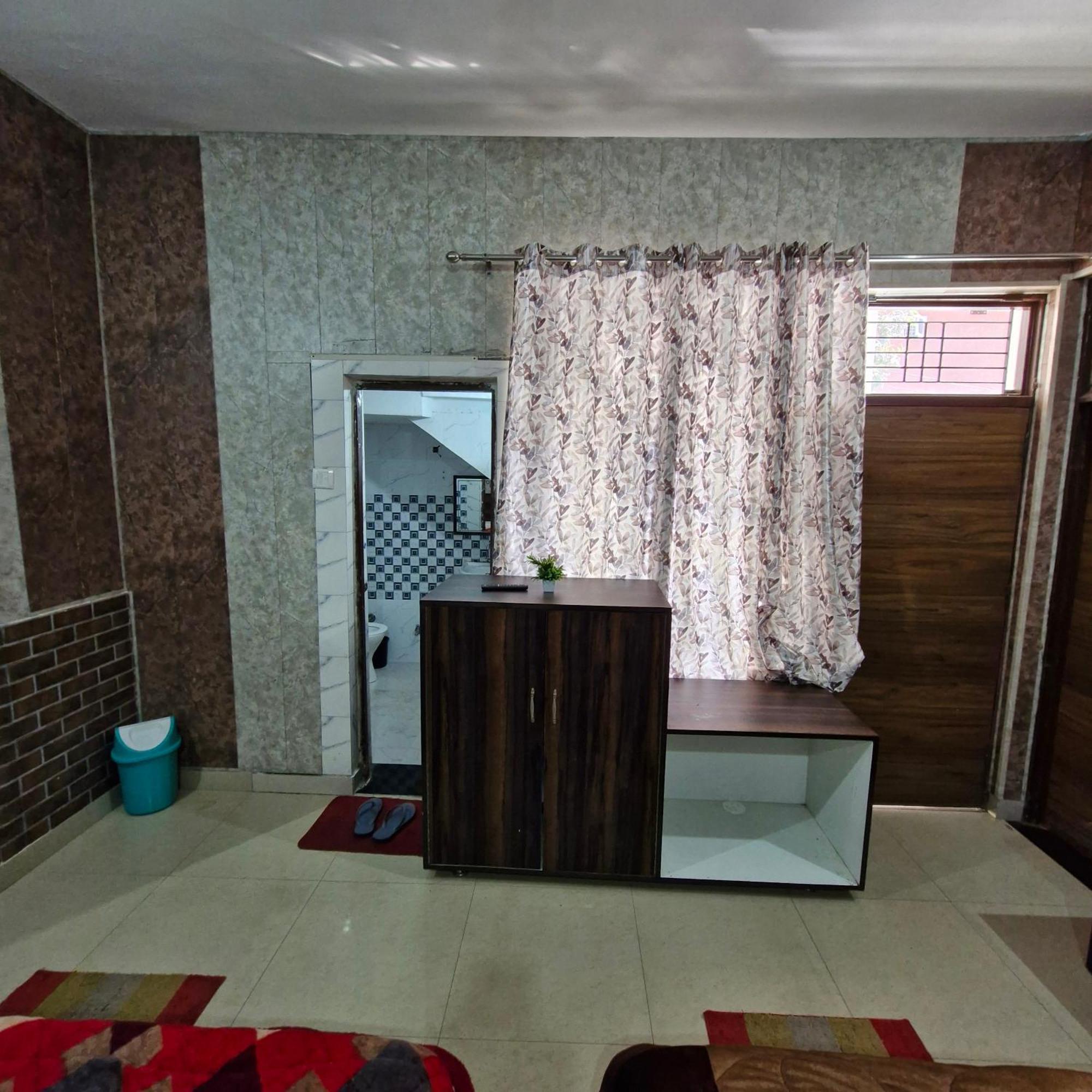 Saatvik Homestay Катра Номер фото