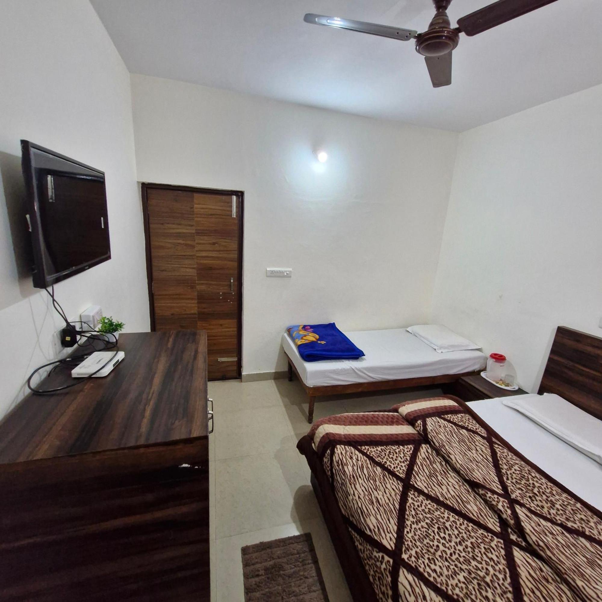 Saatvik Homestay Катра Экстерьер фото